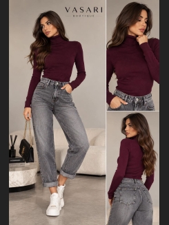Sweter z golfem z delikatnej dzianiny w kolorze śliwkowym